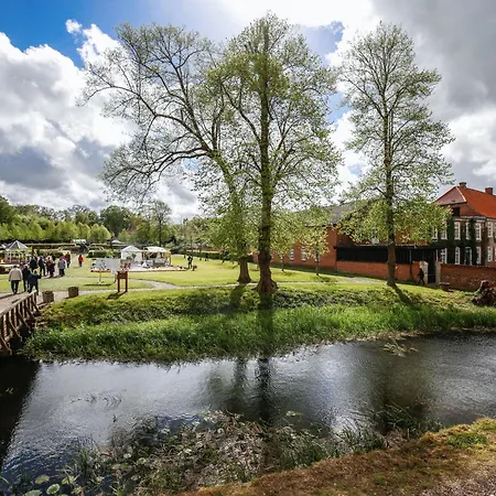 Den Gamle Ved Slot Gram