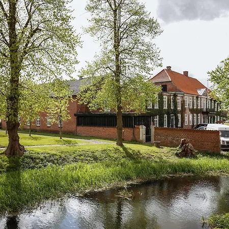 Den Gamle Ved Slot Hotel