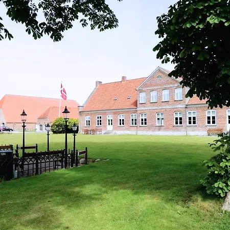 Den Gamle Ved Slot Gram