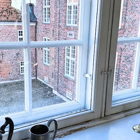 Den Gamle Ved Slot 4*